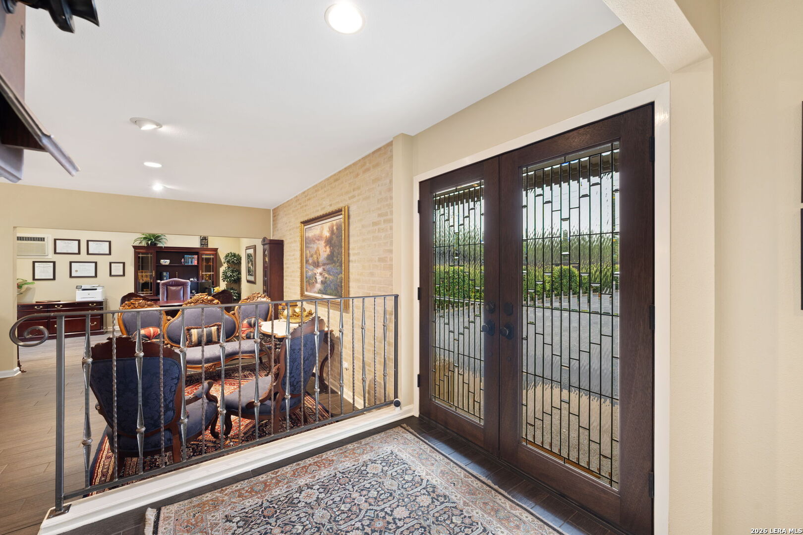 207 E SUNSET RD