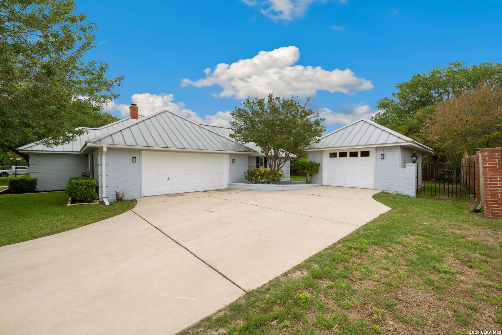 1827 PALACE DR