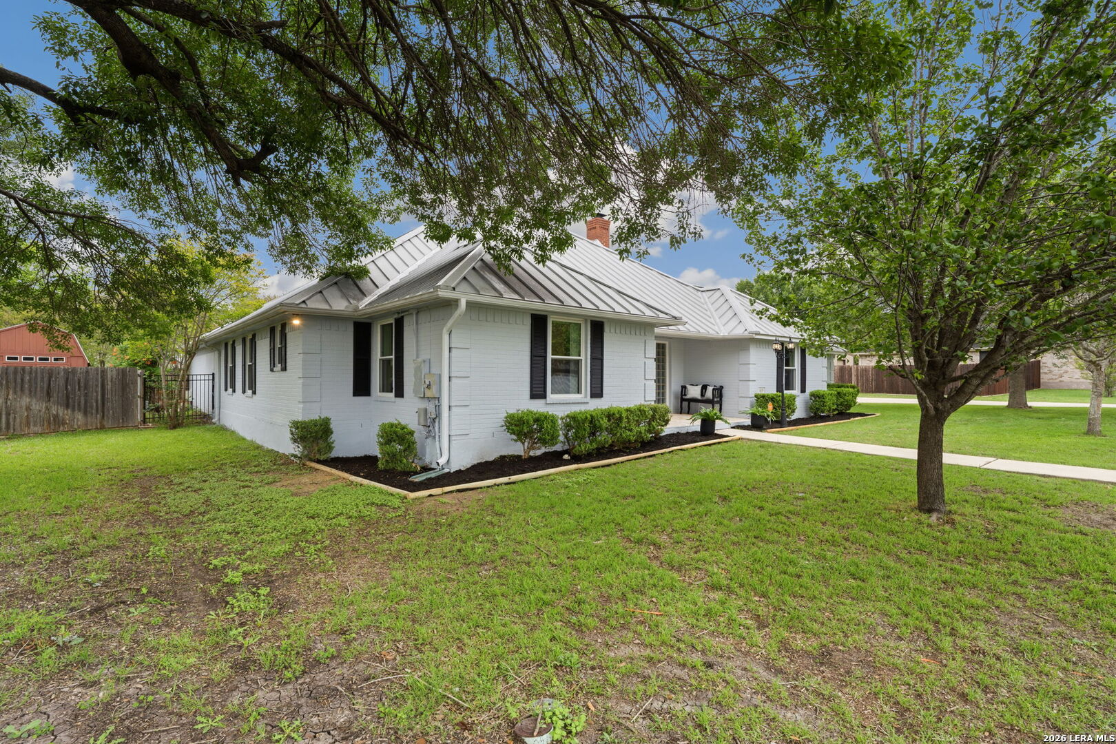 1827 PALACE DR