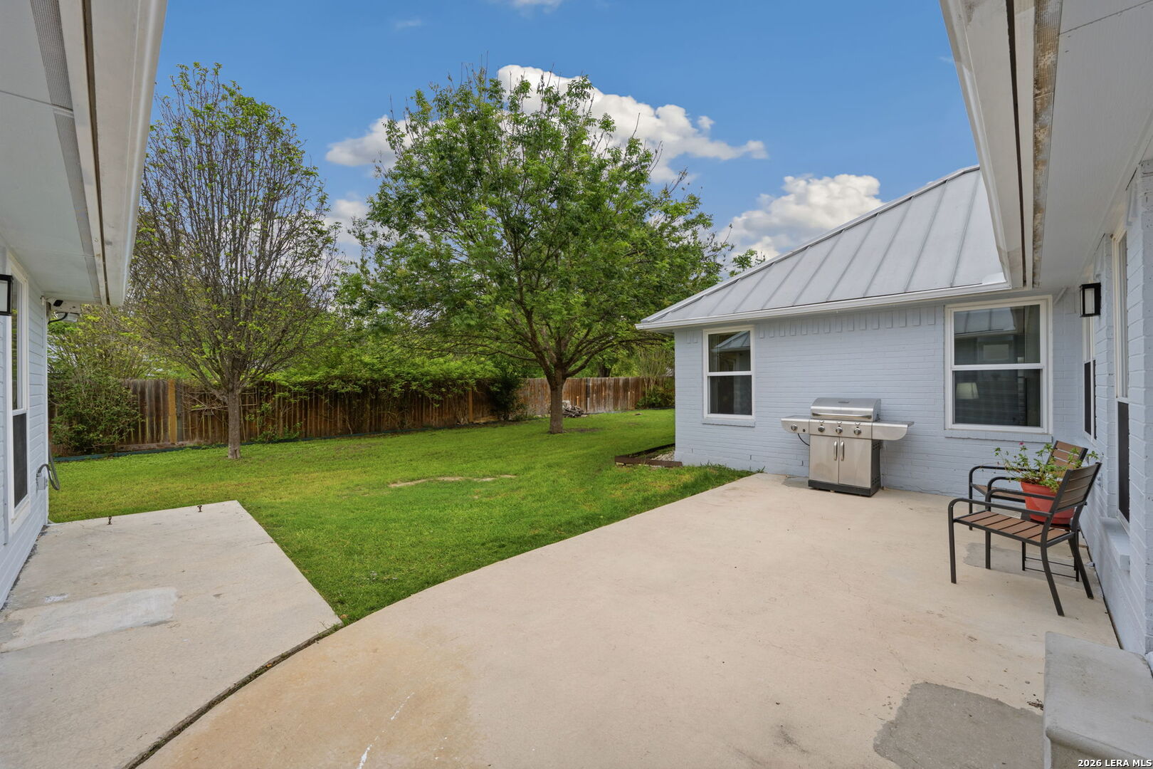 1827 PALACE DR