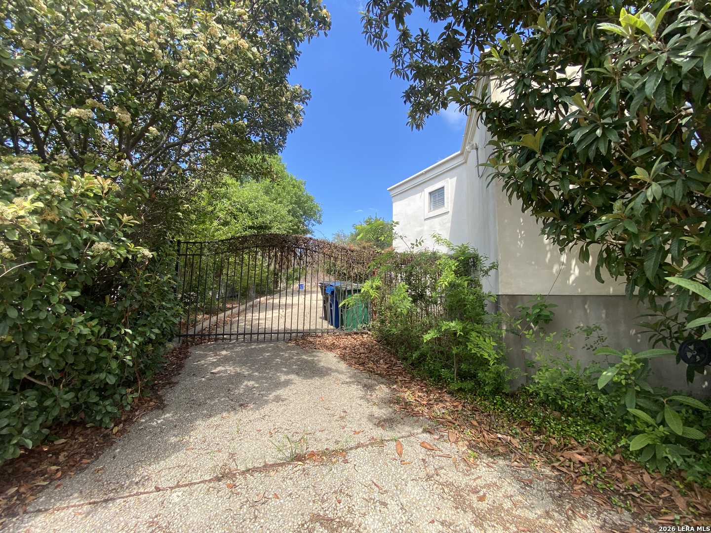 3902 Crestridge