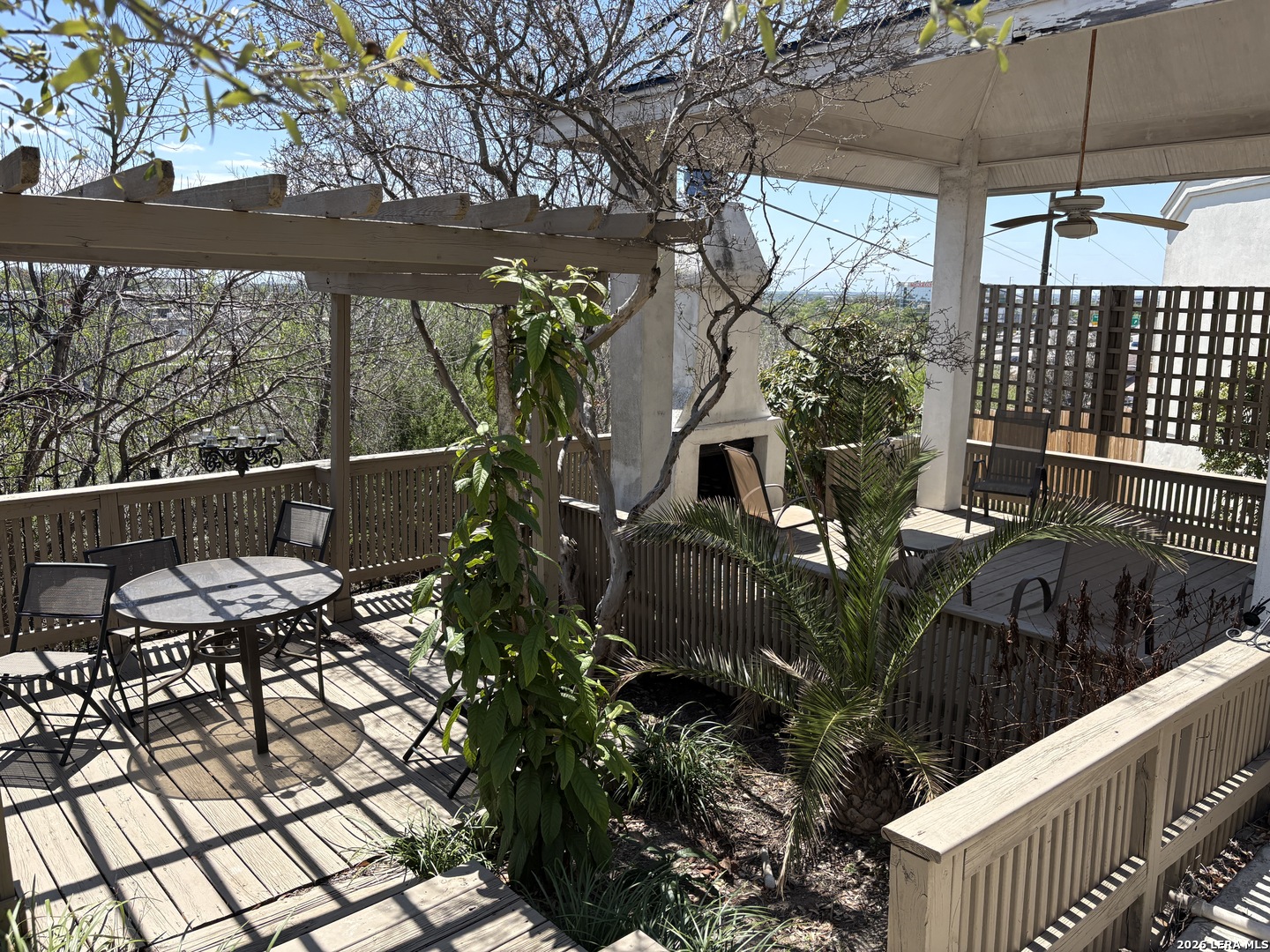 3902 Crestridge