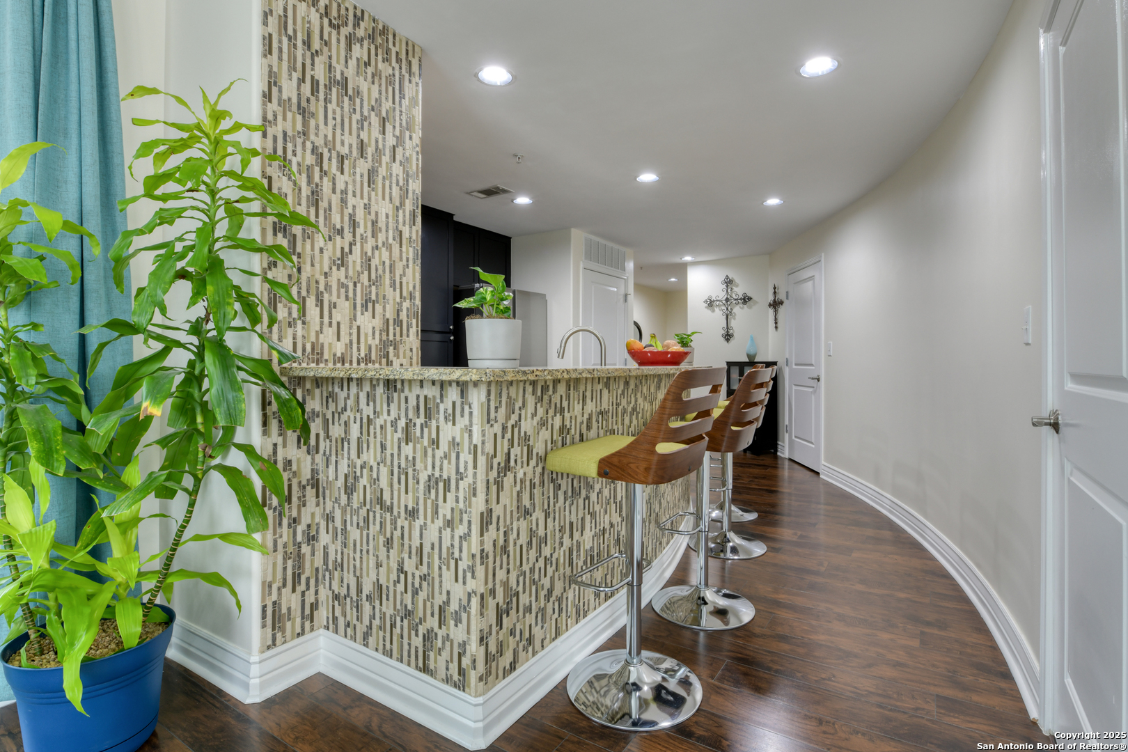 215 N Center St. Unit: 206