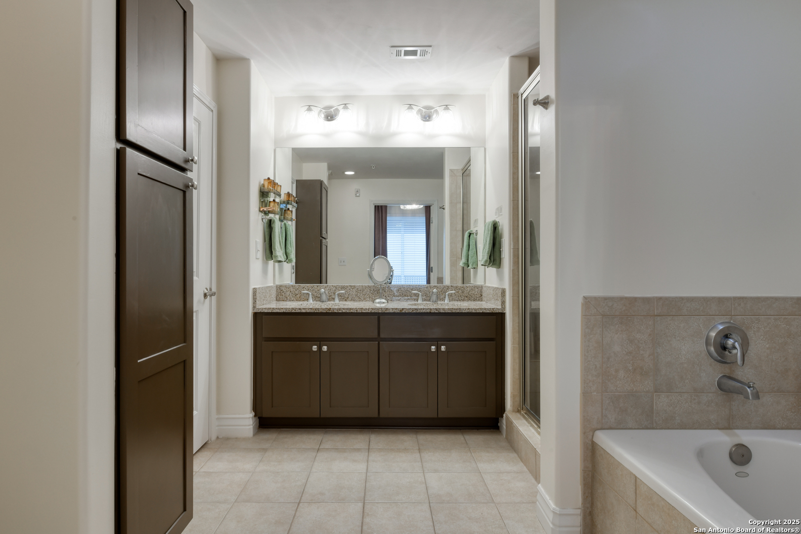215 N Center St. Unit: 206
