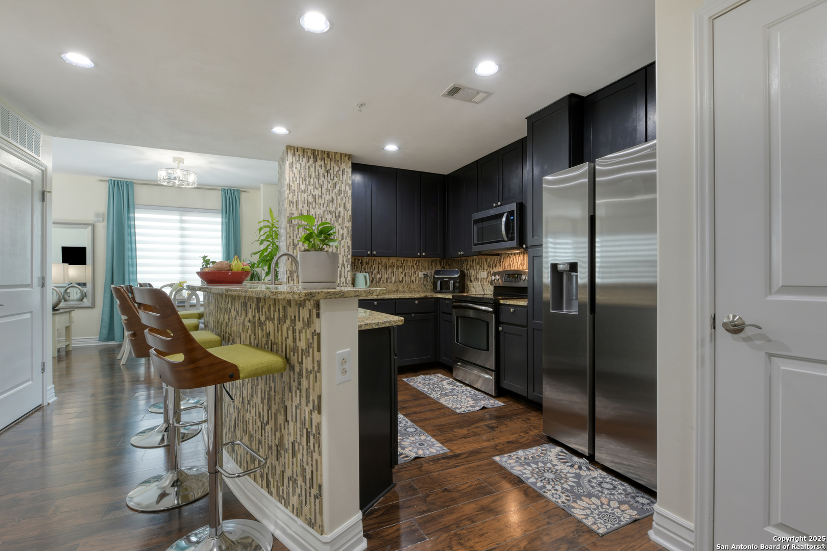 215 N Center St. Unit: 206