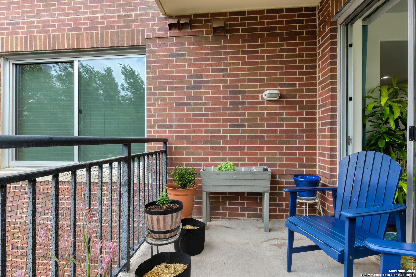 215 N Center St. Unit: 206