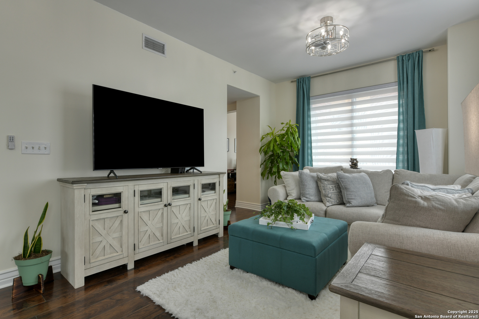 215 N Center St. Unit: 206