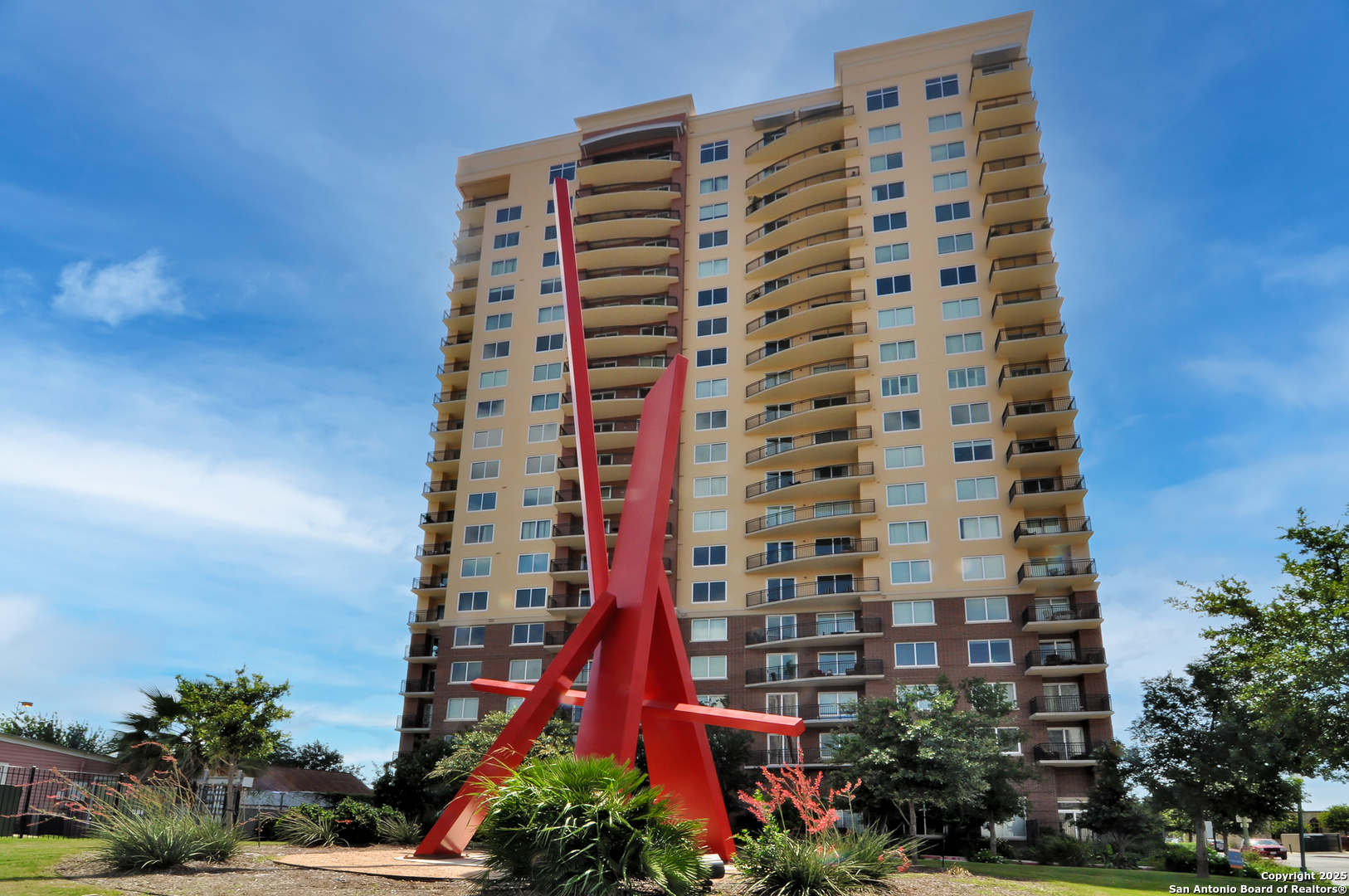 215 N Center St. Unit: 206