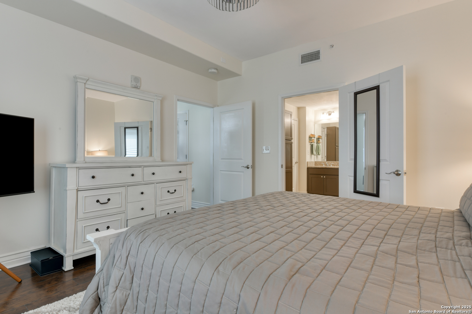 215 N Center St. Unit: 206