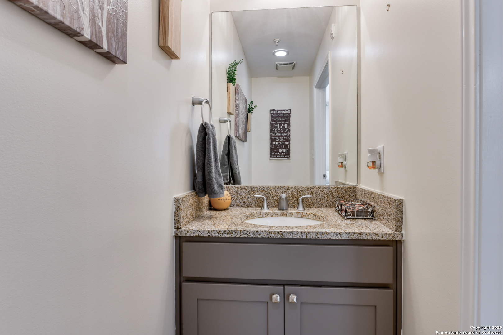 215 N Center St. Unit: 206