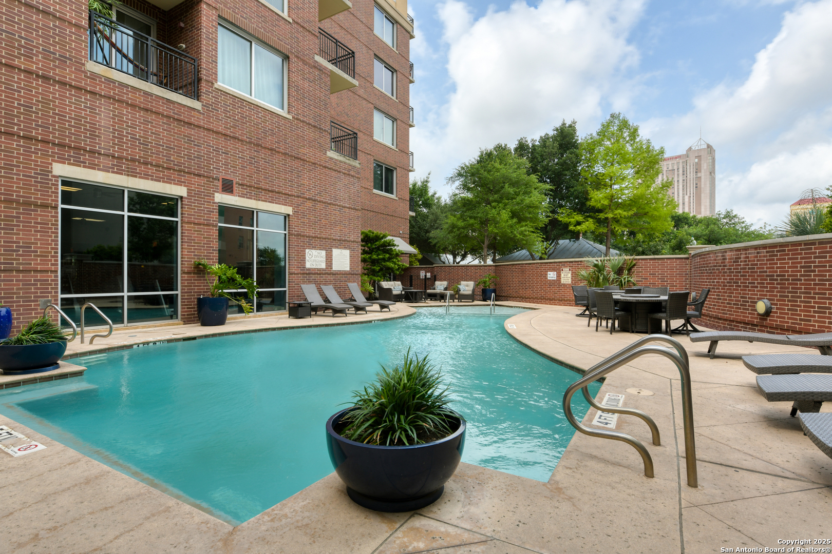 215 N Center St. Unit: 206
