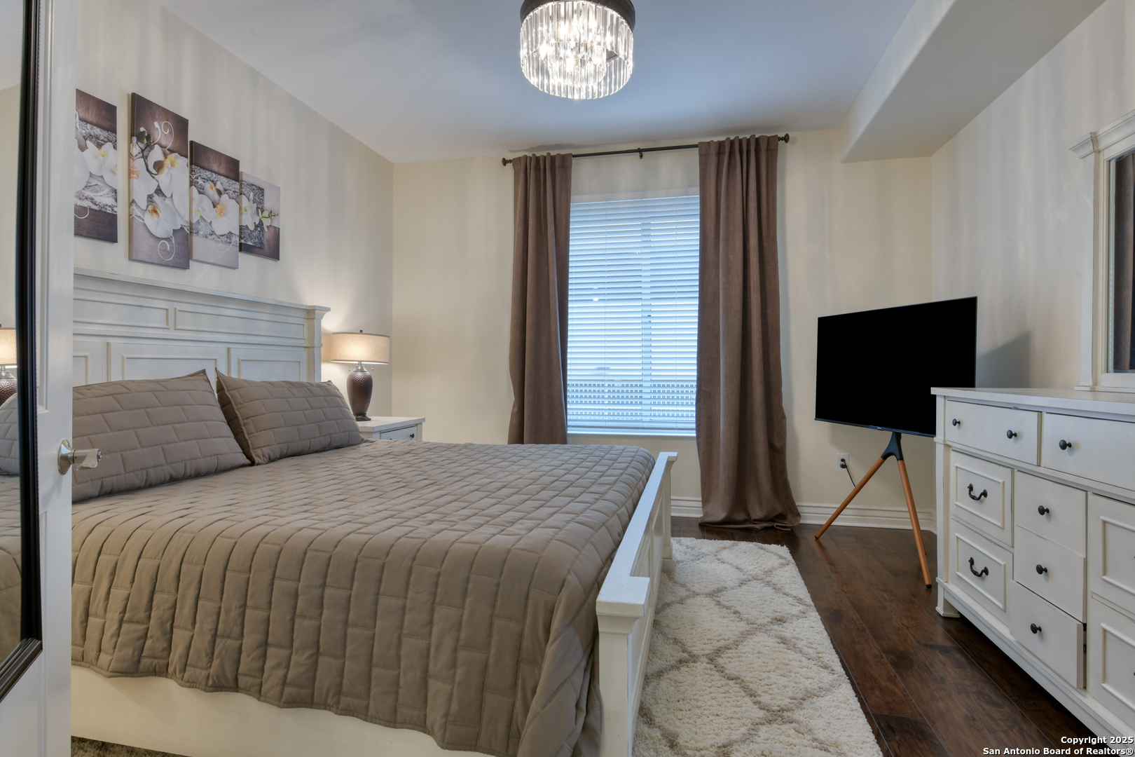 215 N Center St. Unit: 206