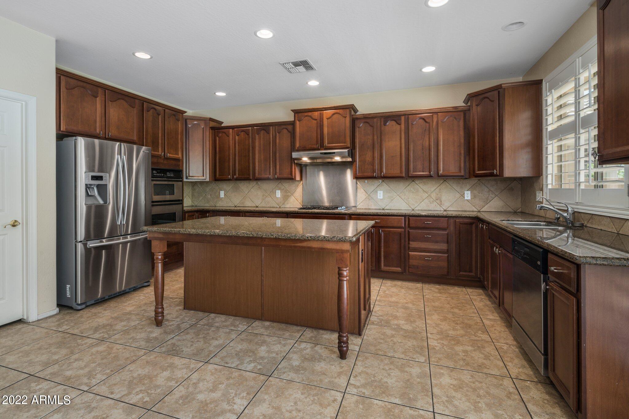 16976 N 98TH Place