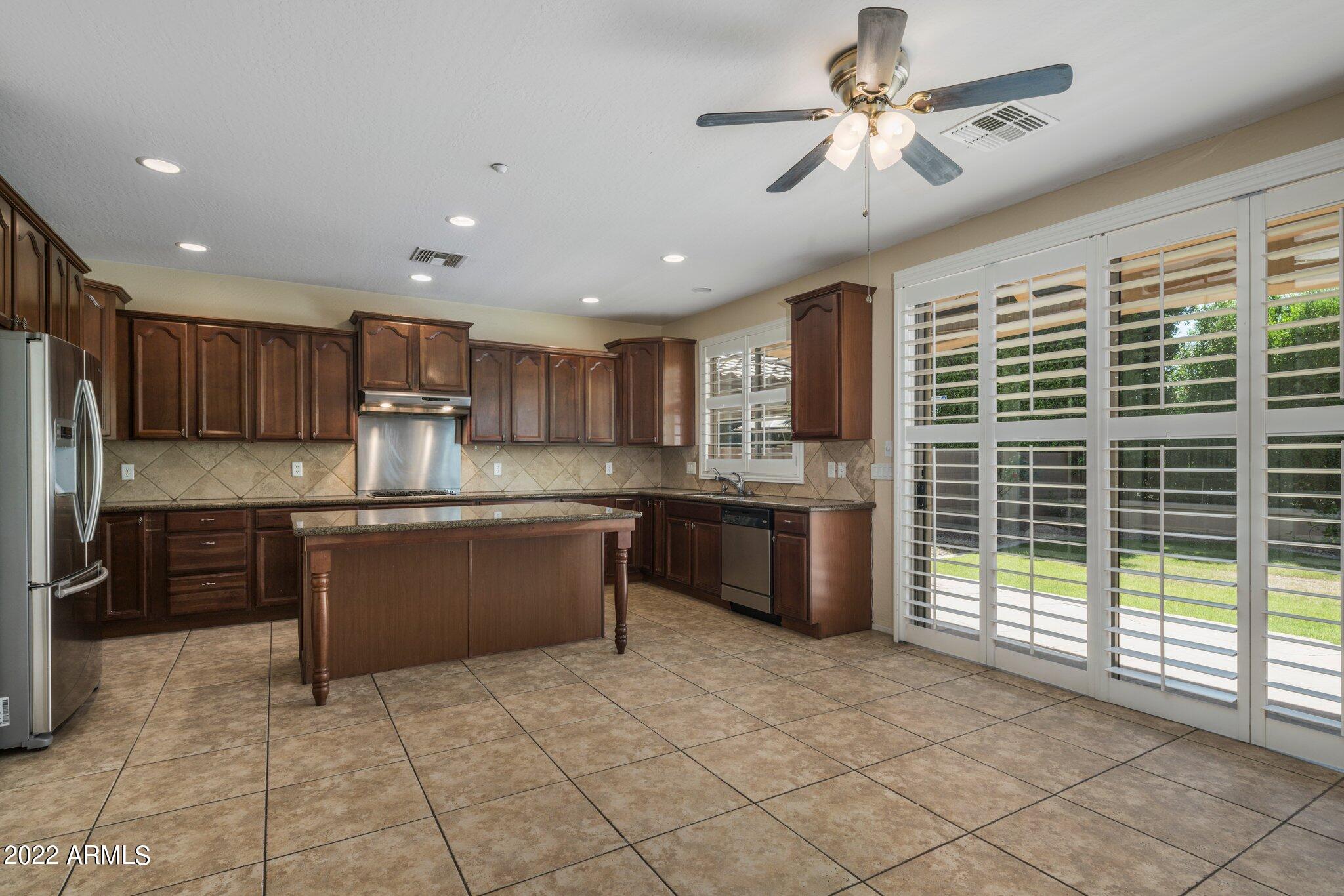 16976 N 98TH Place