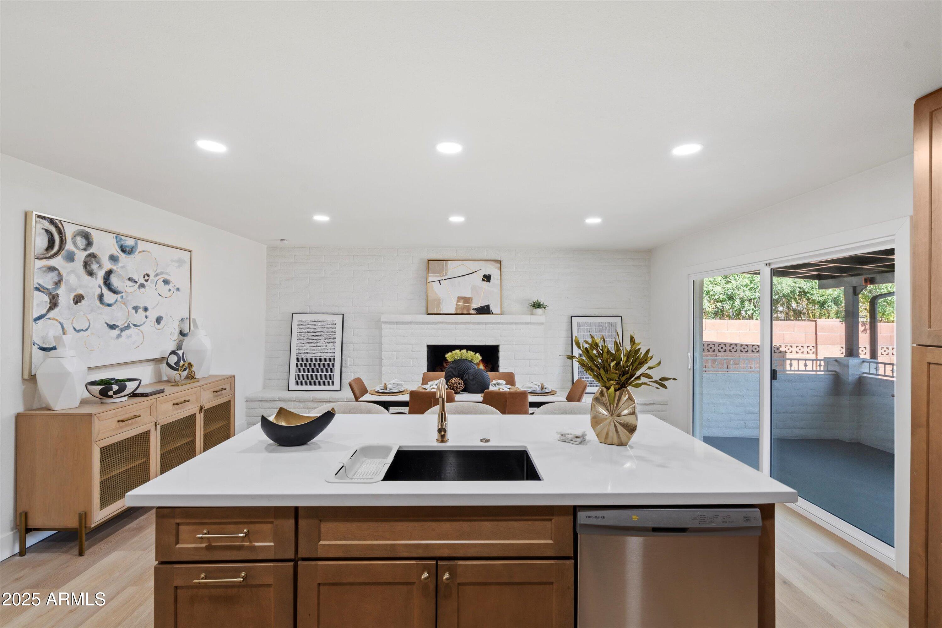 1713 W ROYAL PALM Road