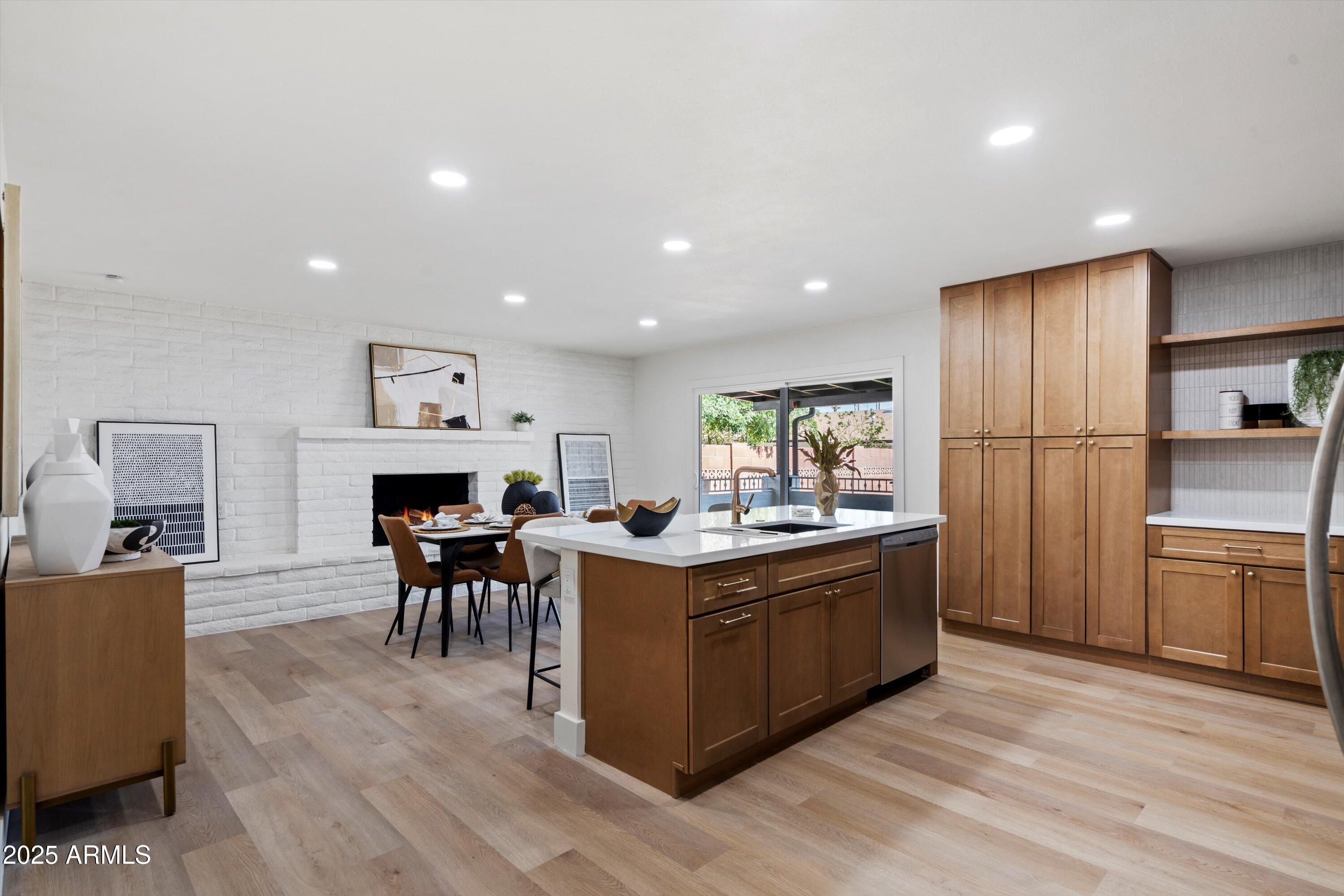 1713 W ROYAL PALM Road