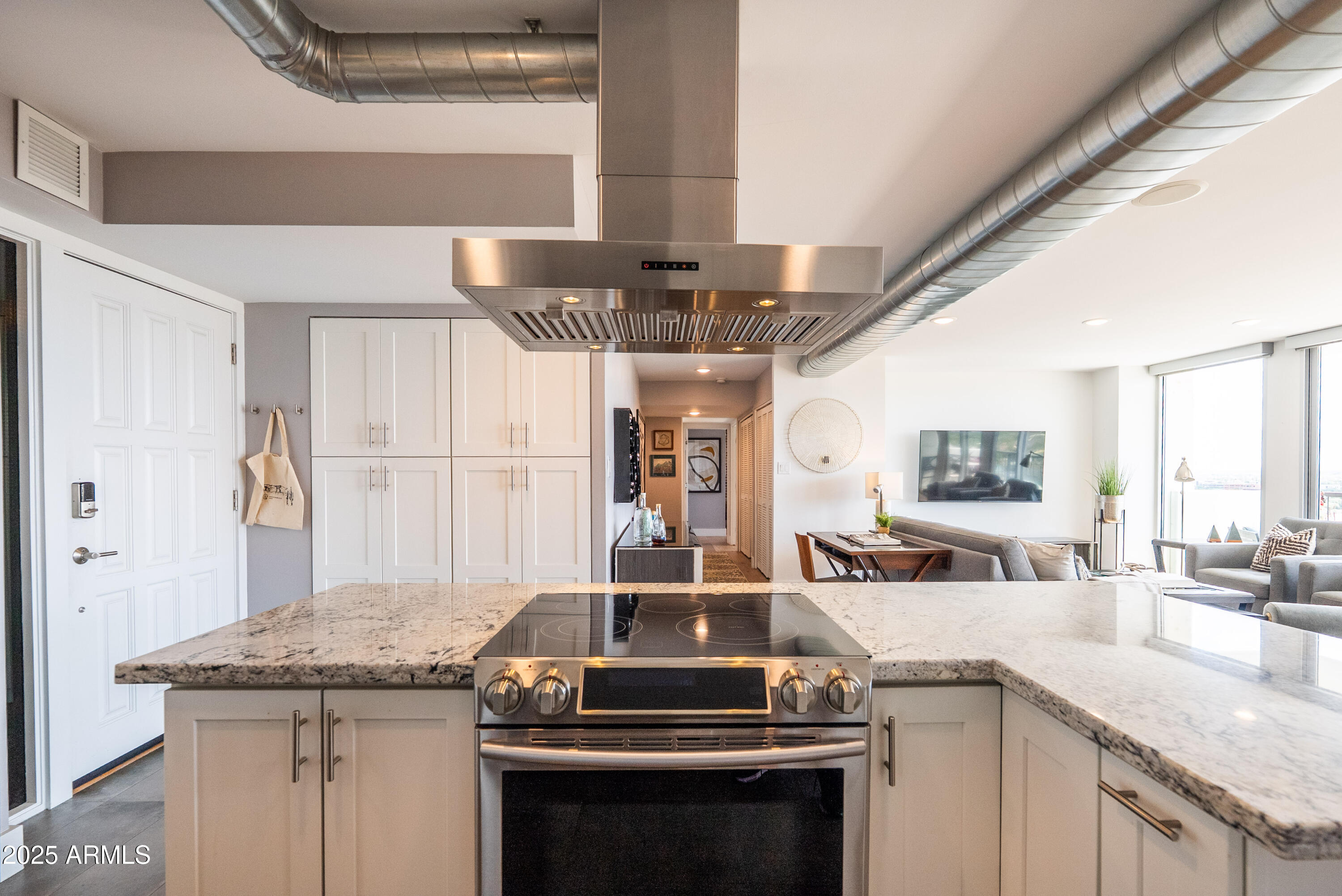 2323 N CENTRAL Avenue, 1502