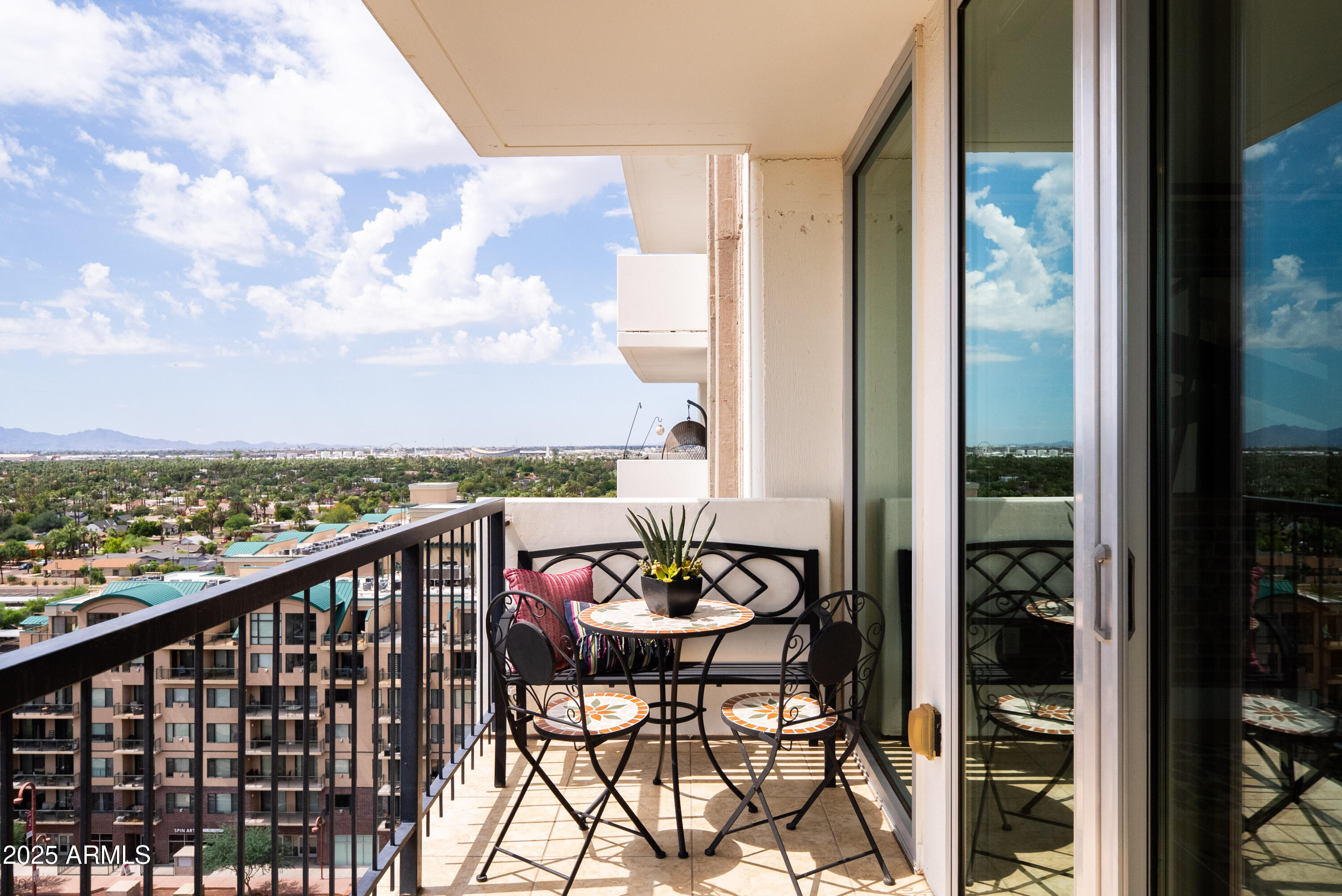 2323 N CENTRAL Avenue, 1502