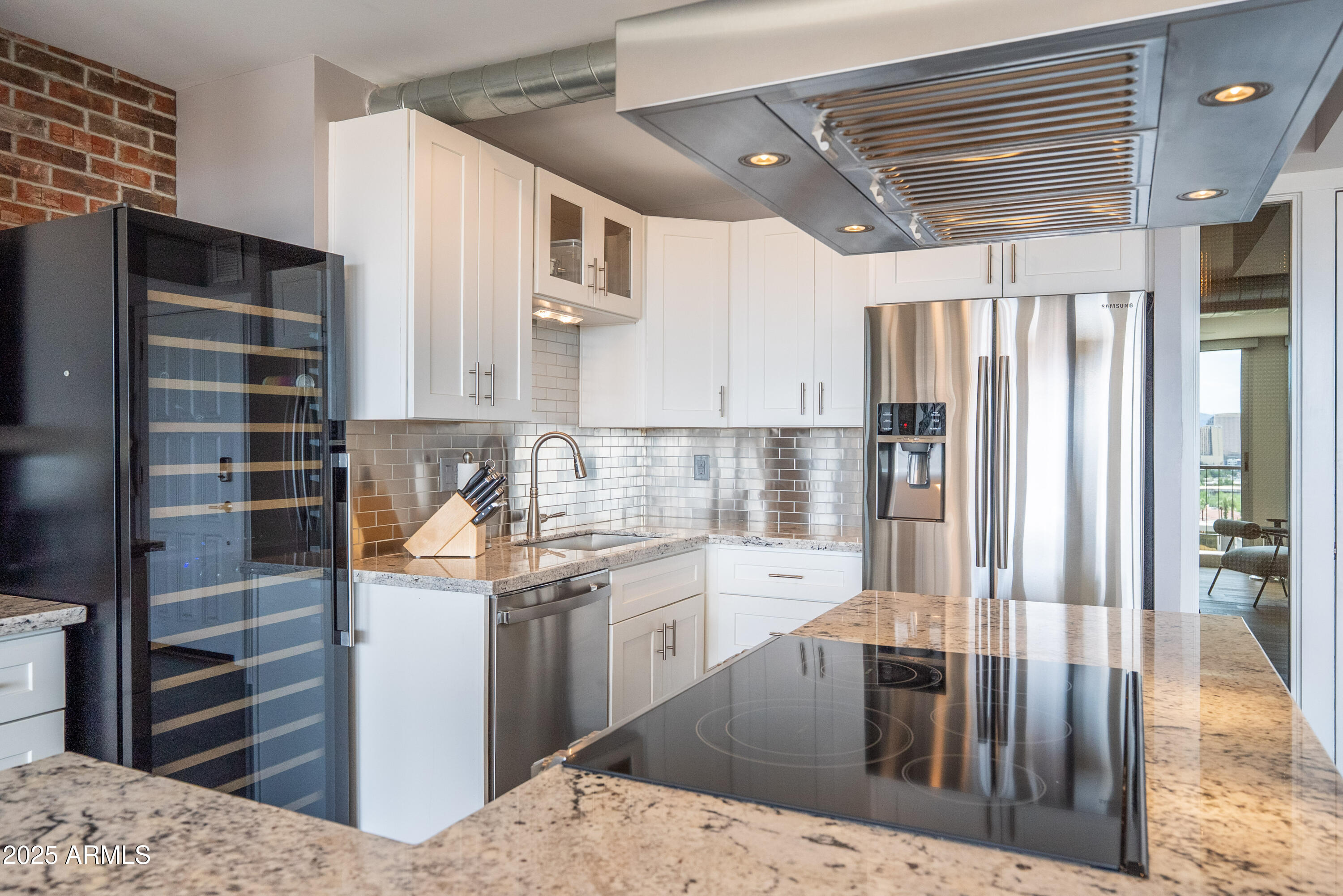 2323 N CENTRAL Avenue, 1502