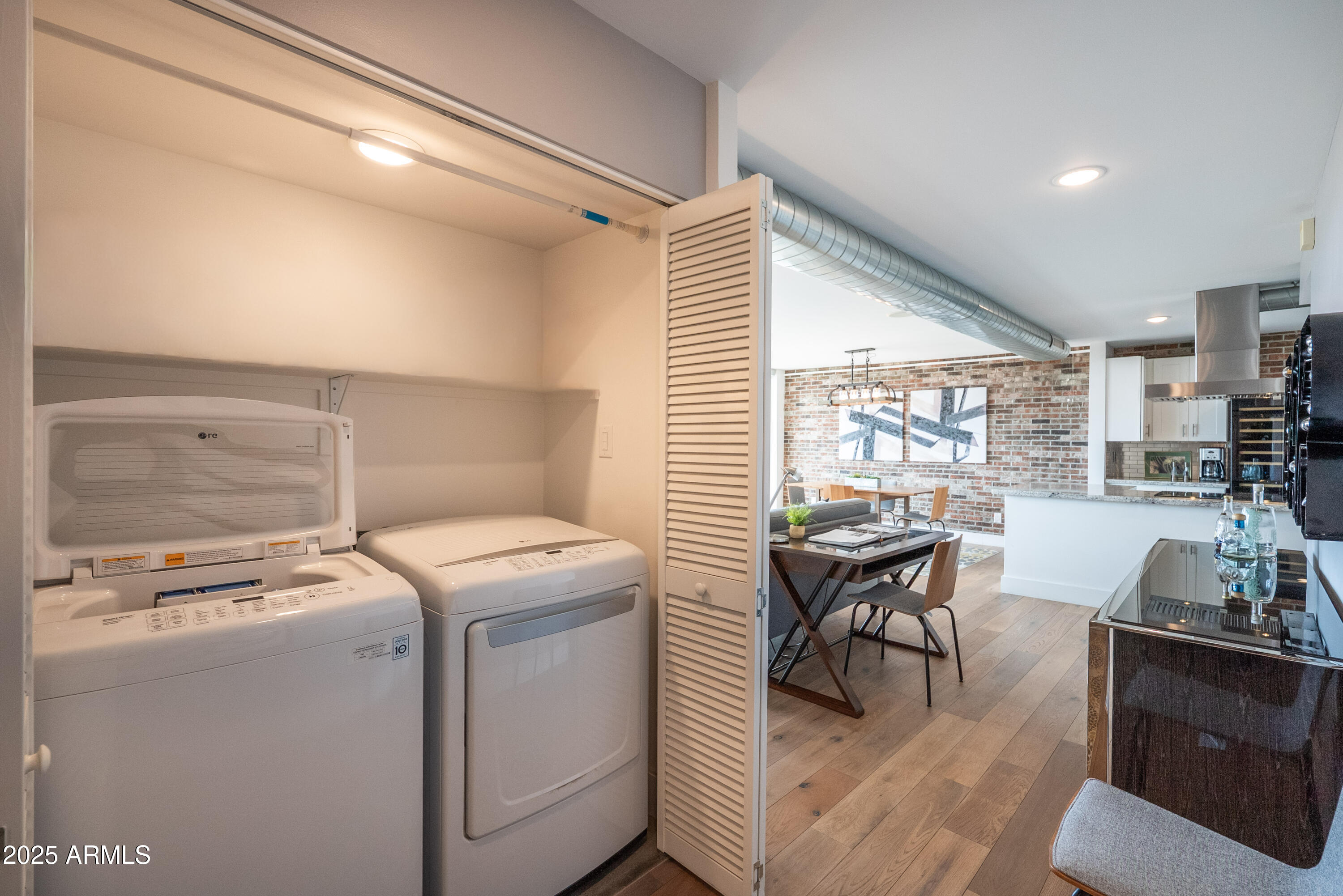 2323 N CENTRAL Avenue, 1502