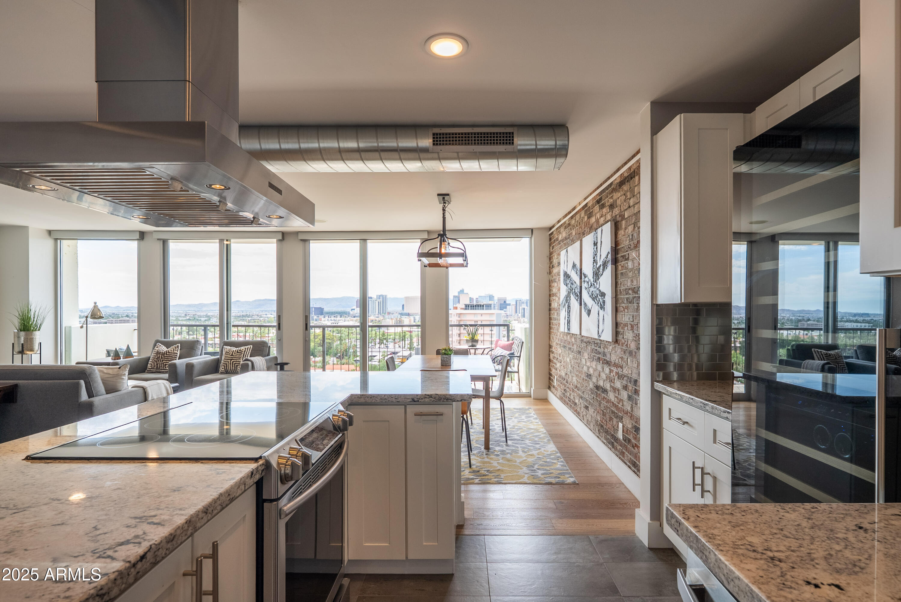 2323 N CENTRAL Avenue, 1502