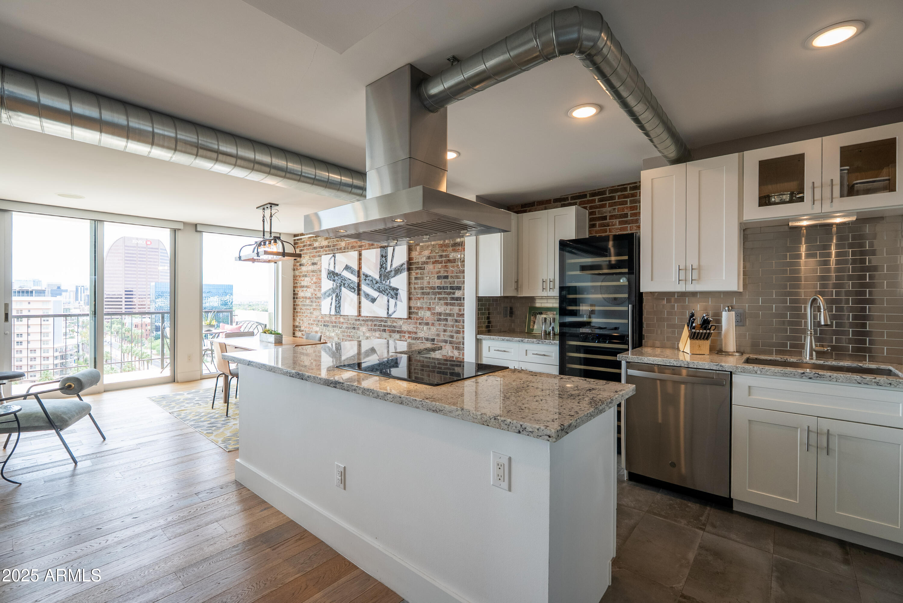 2323 N CENTRAL Avenue, 1502