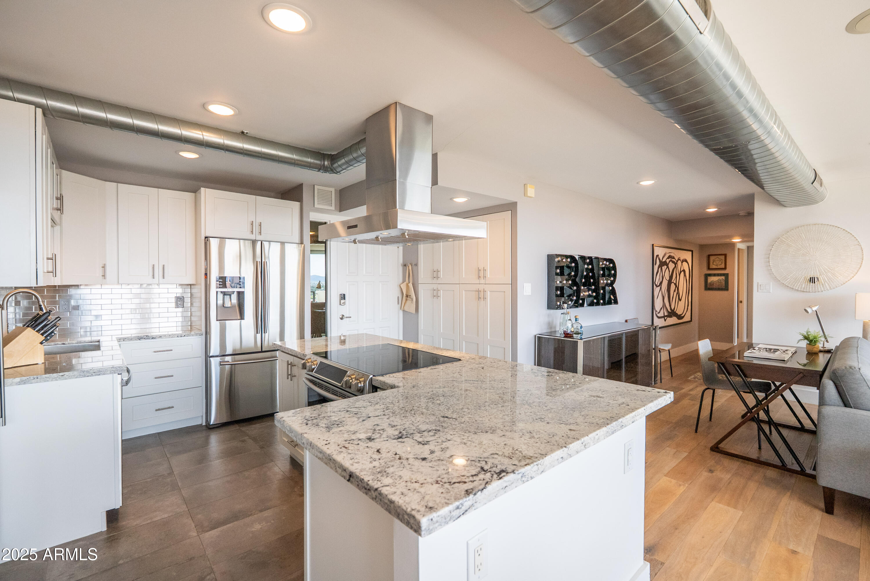 2323 N CENTRAL Avenue, 1502