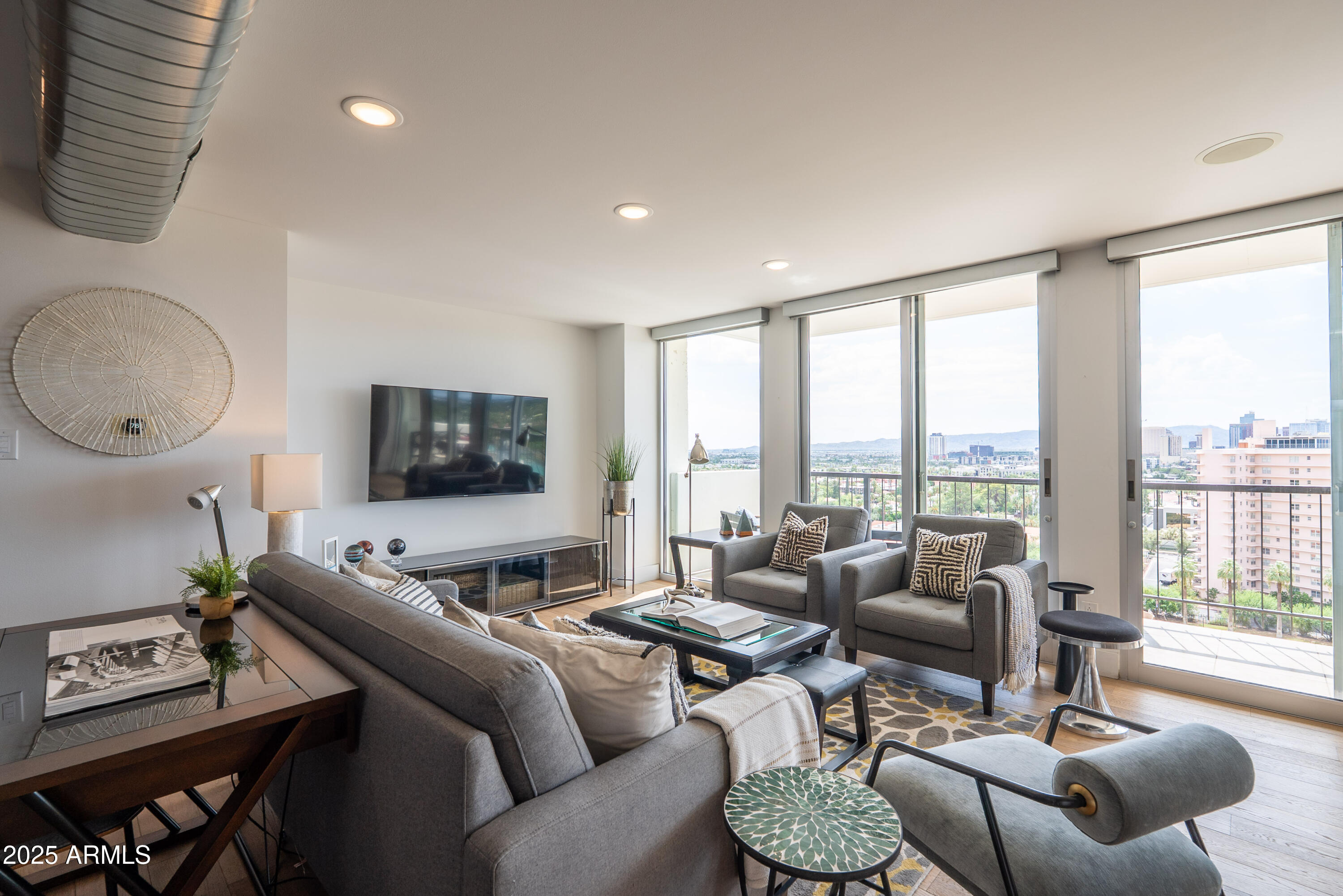 2323 N CENTRAL Avenue, 1502