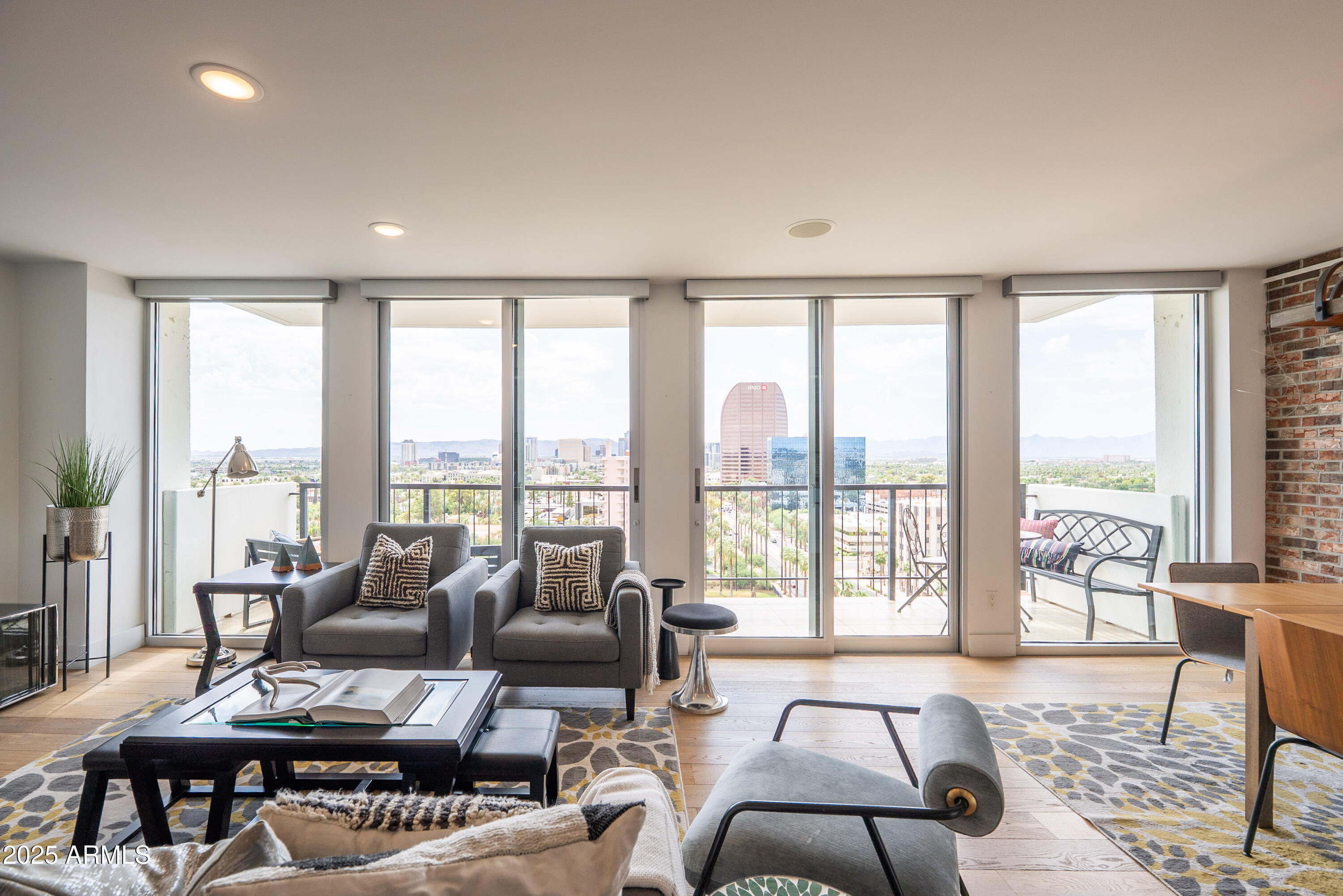 2323 N CENTRAL Avenue, 1502