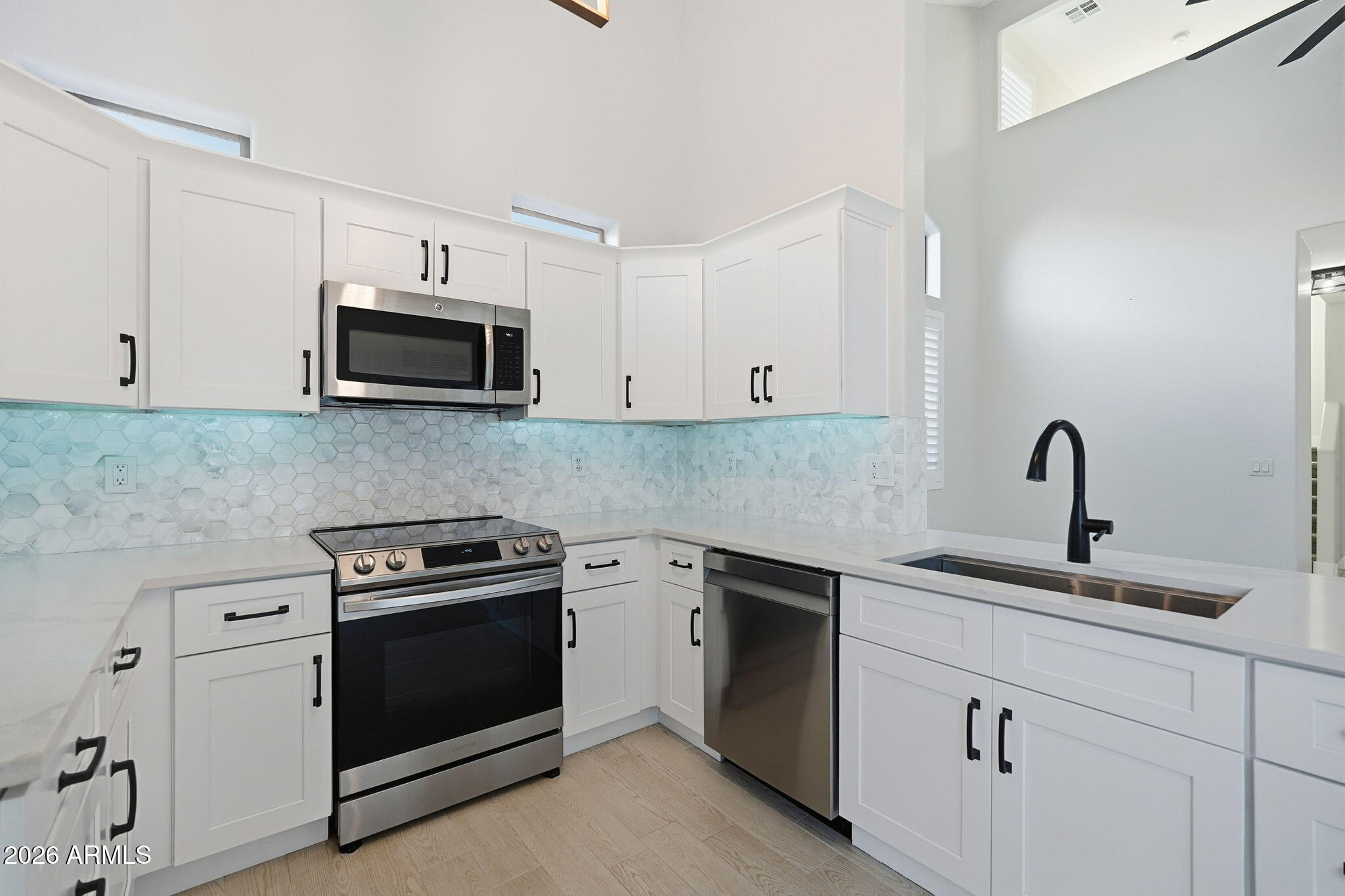 9918 E ESCONDIDO Avenue