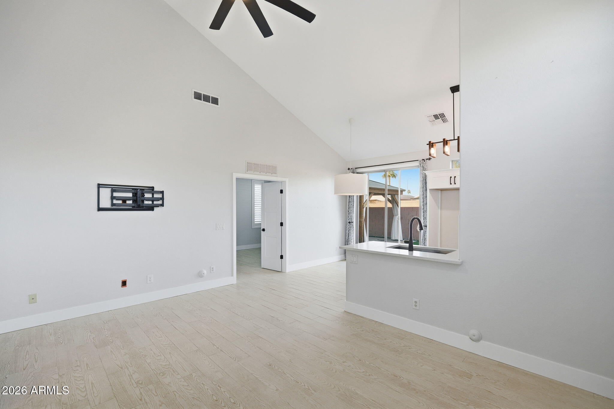 9918 E ESCONDIDO Avenue