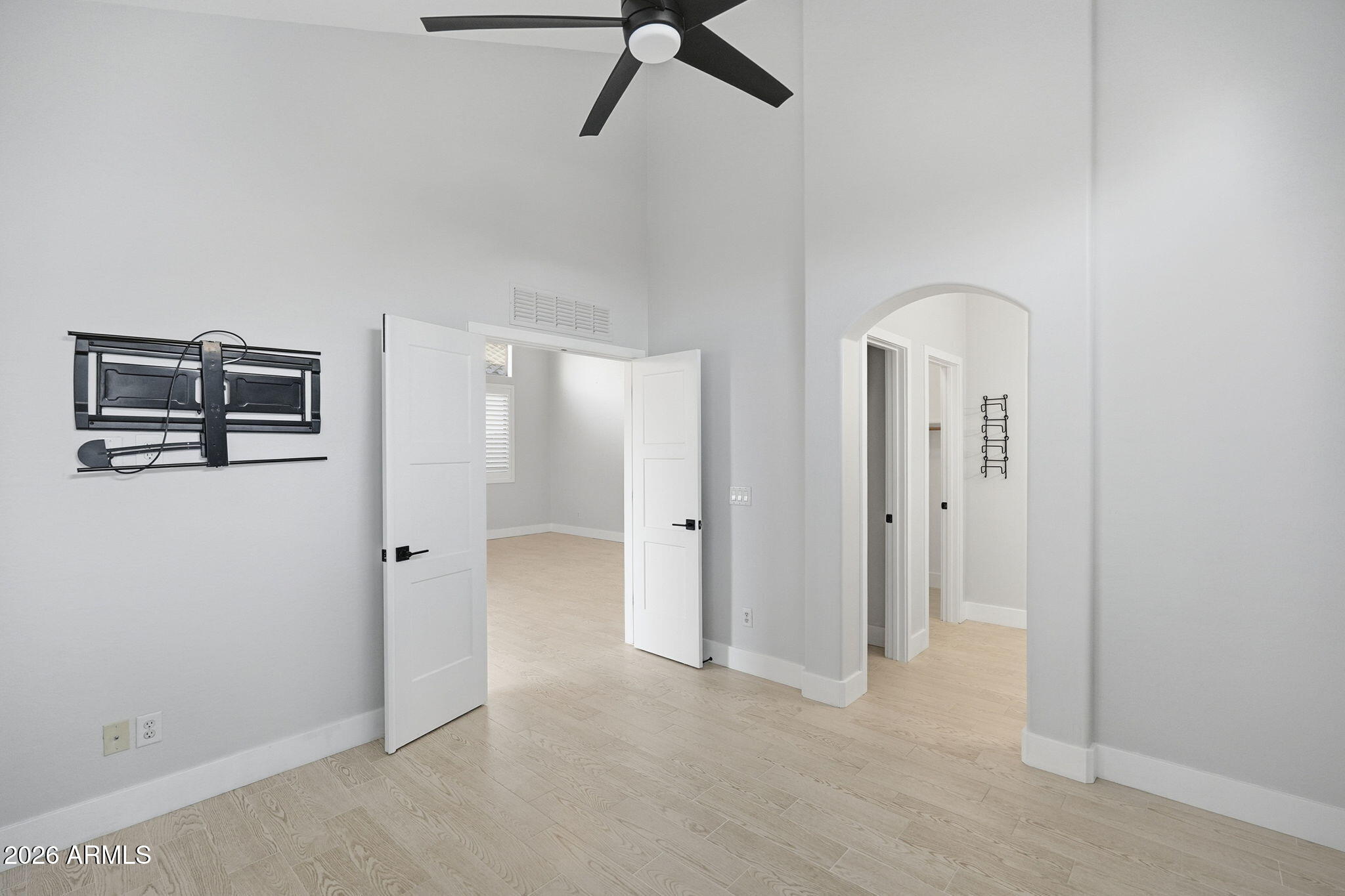 9918 E ESCONDIDO Avenue