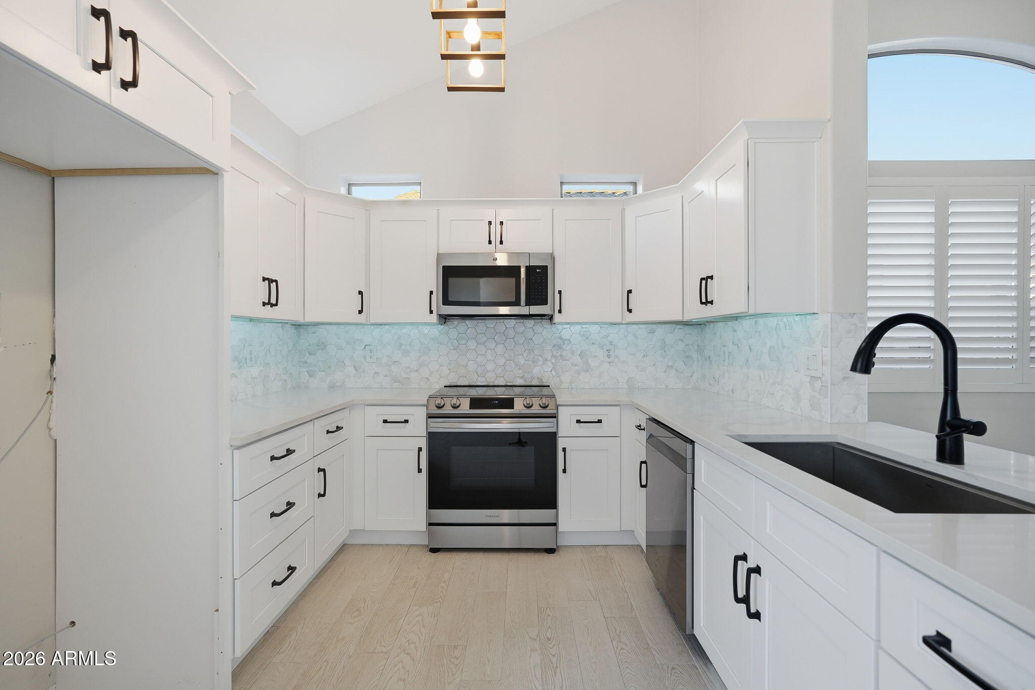 9918 E ESCONDIDO Avenue