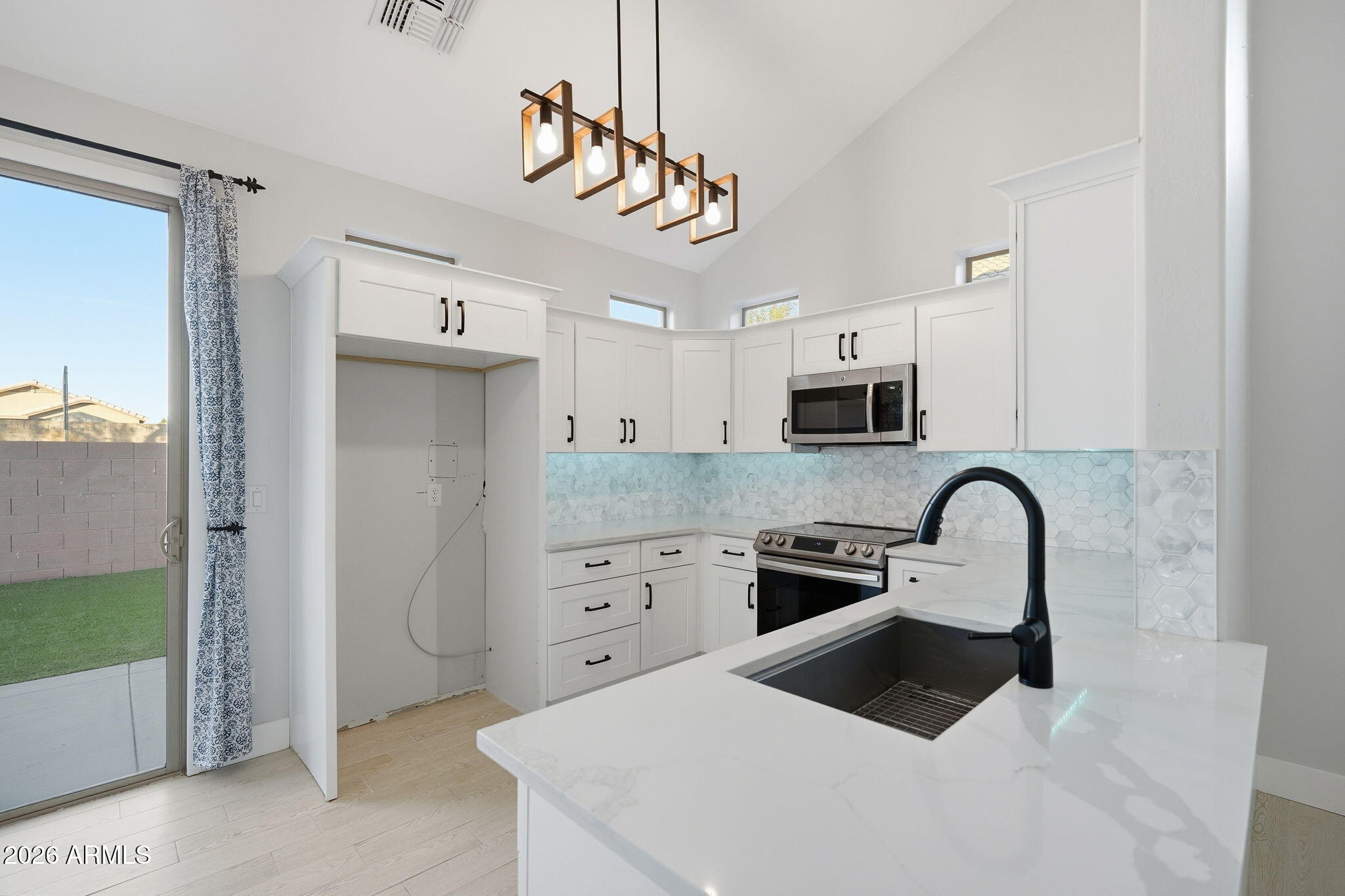 9918 E ESCONDIDO Avenue