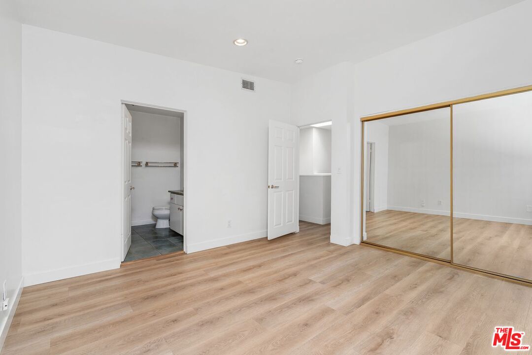 3023 BERKELEY AVE Unit: 8