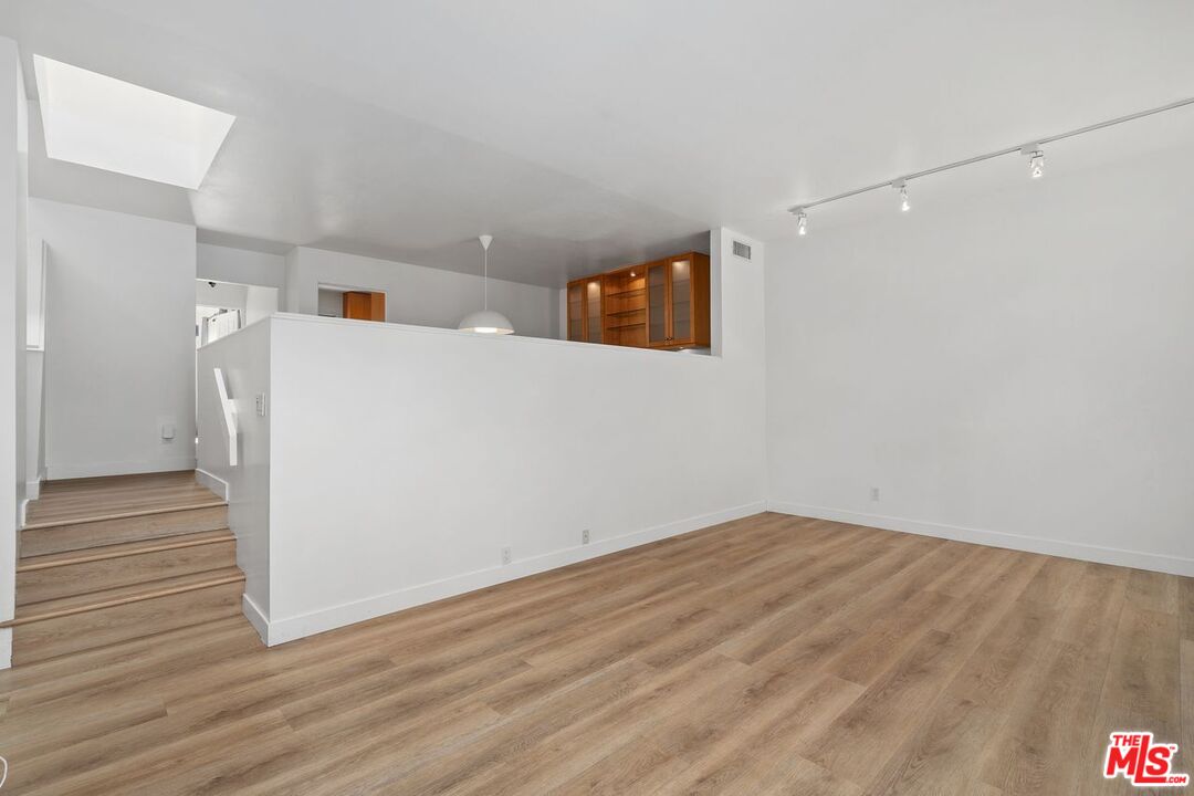 3023 BERKELEY AVE Unit: 8