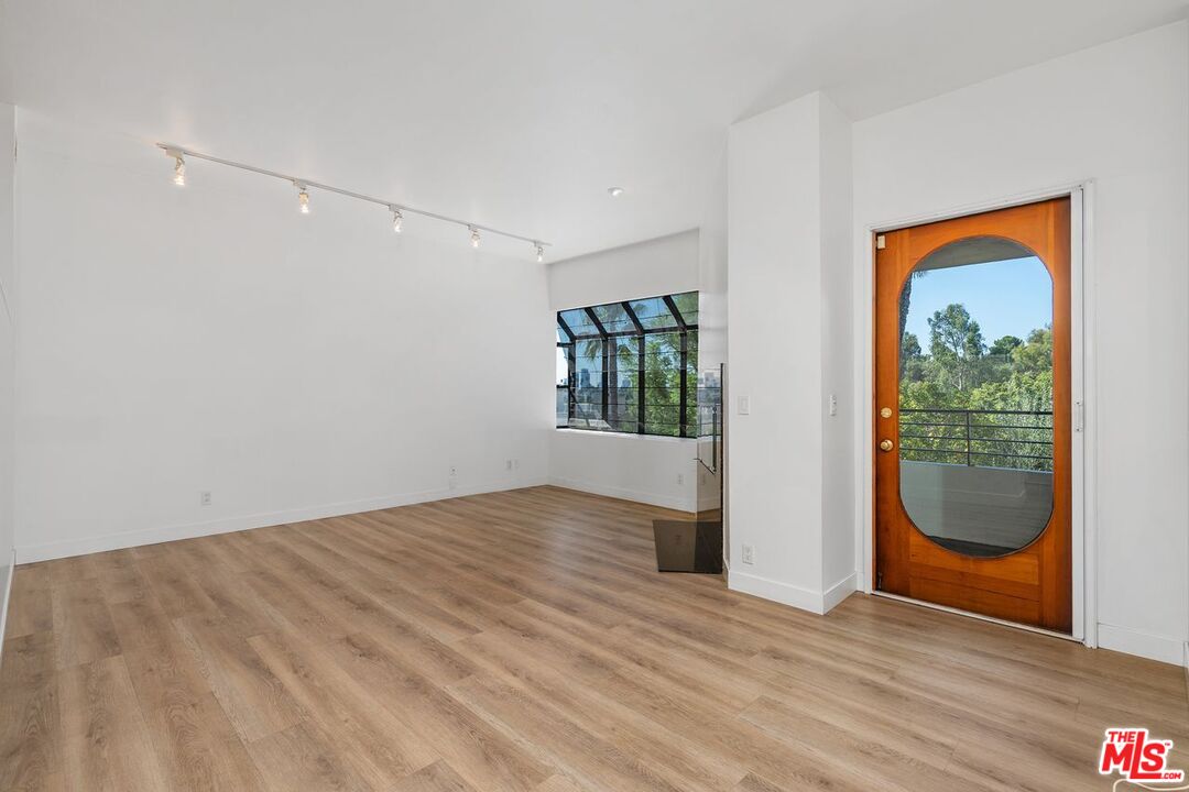 3023 BERKELEY AVE Unit: 8