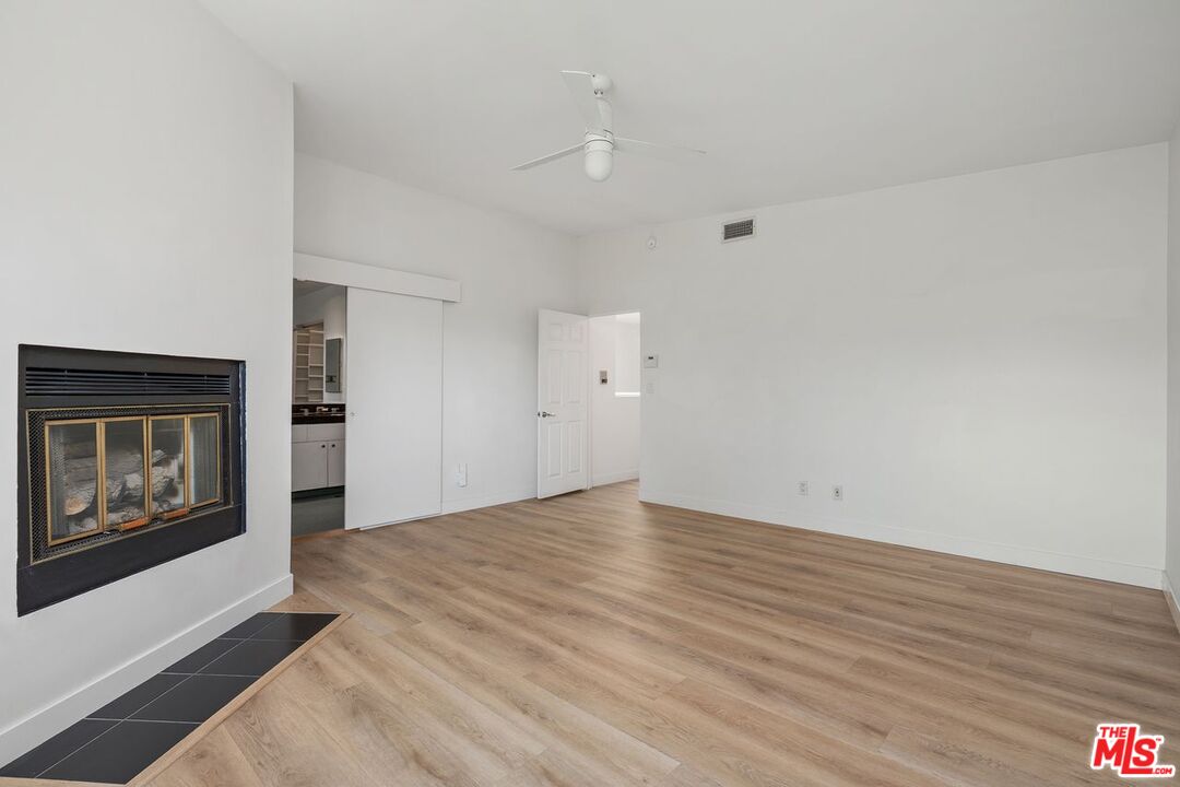 3023 BERKELEY AVE Unit: 8