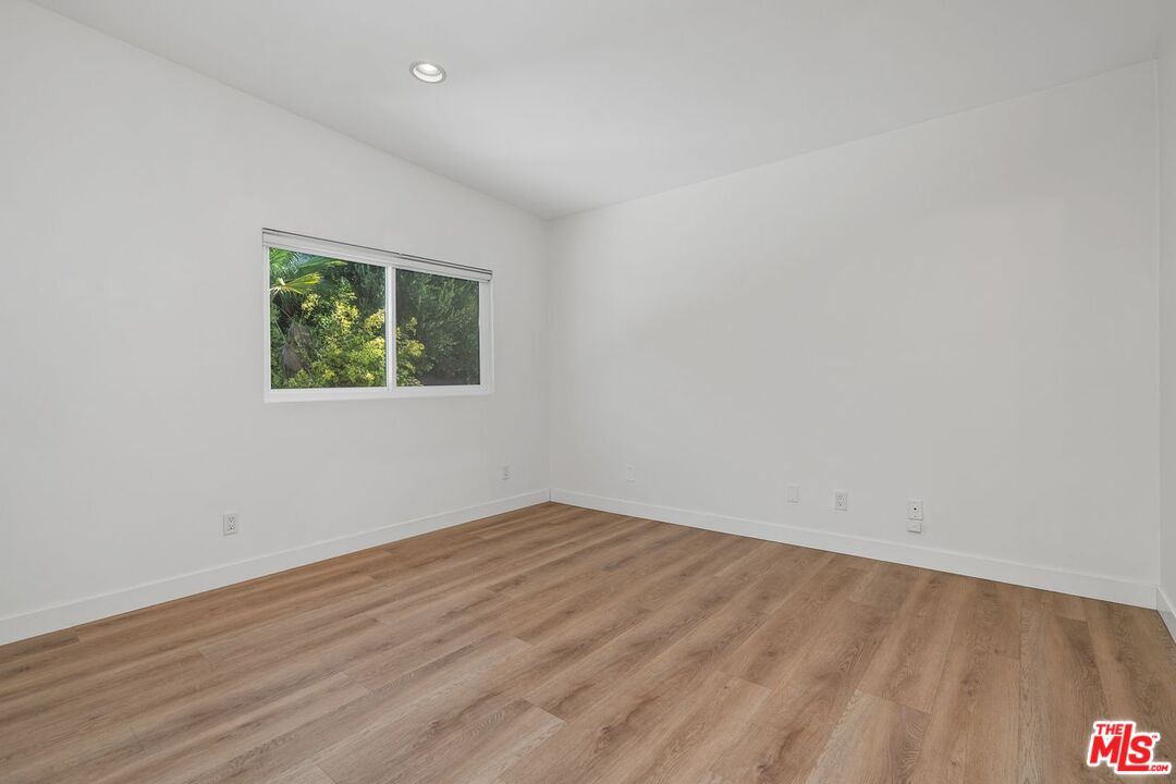 3023 BERKELEY AVE Unit: 8