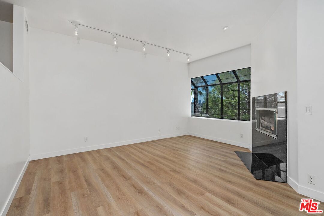 3023 BERKELEY AVE Unit: 8