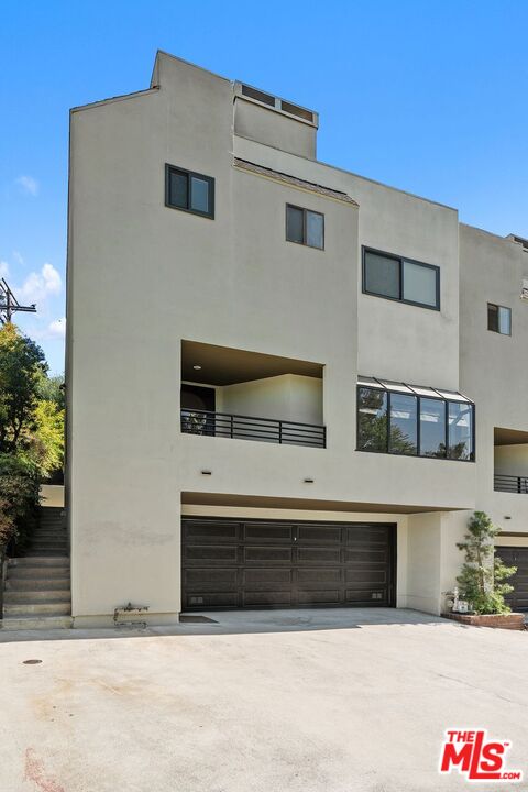 3023 BERKELEY AVE Unit: 8