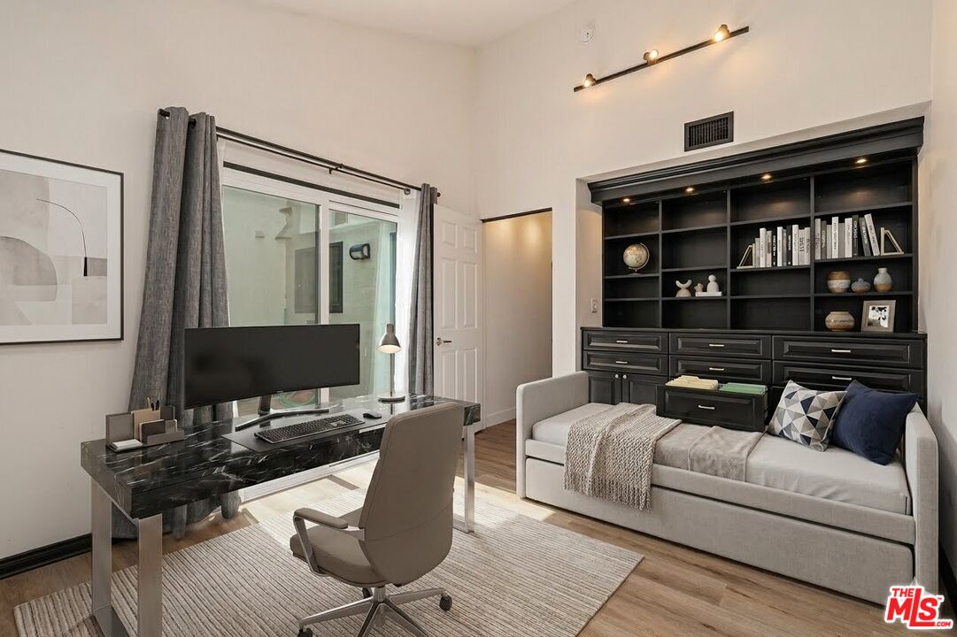 3023 BERKELEY AVE Unit: 8