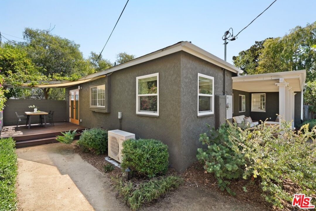 93 S Daisy Ave