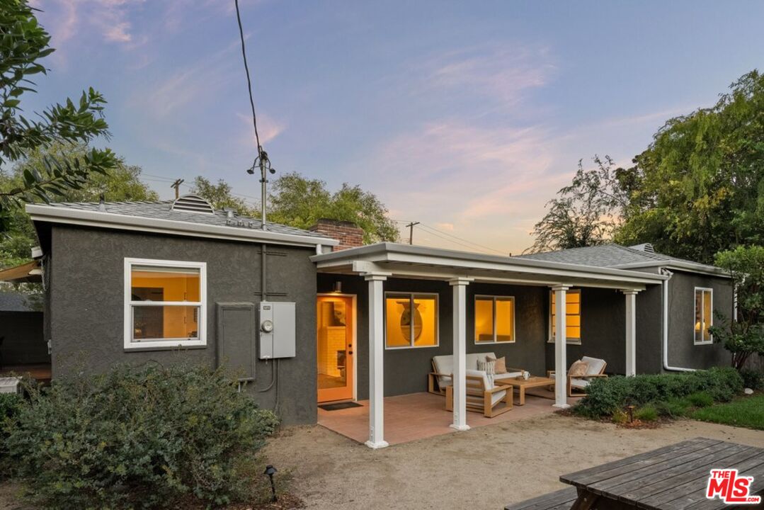 93 S Daisy Ave