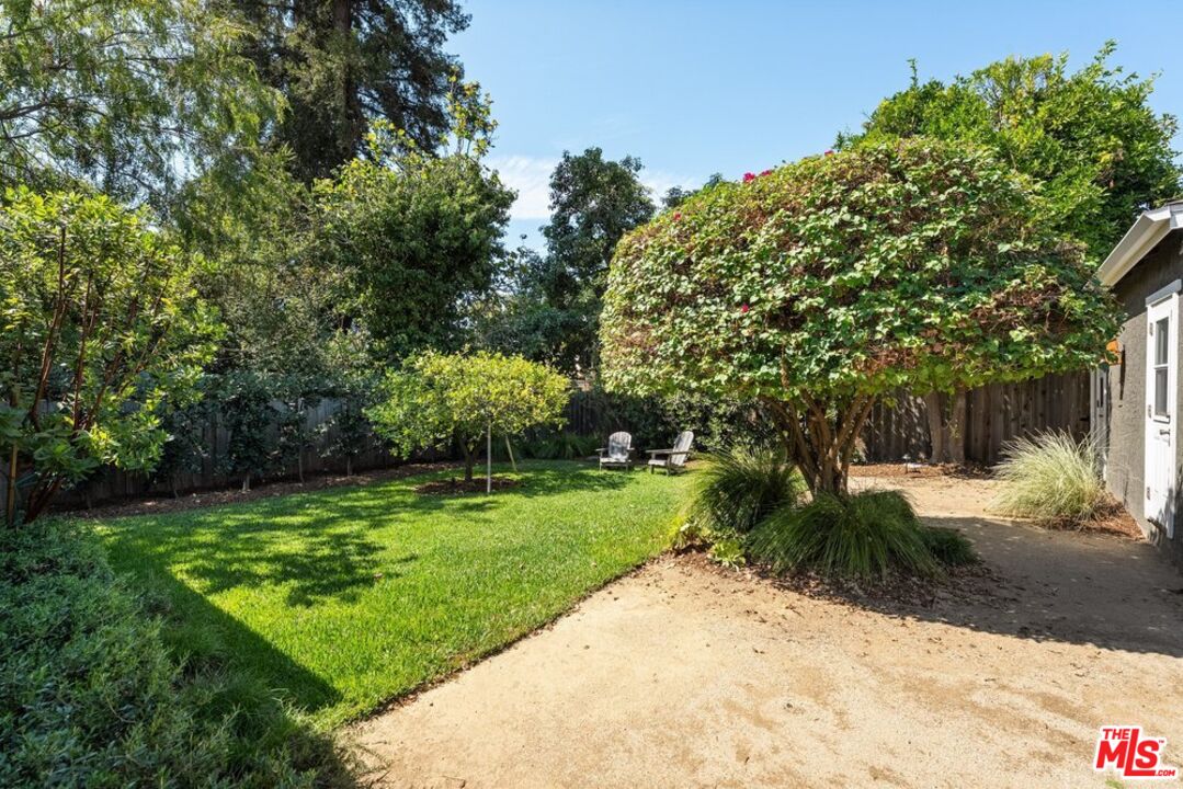 93 S Daisy Ave