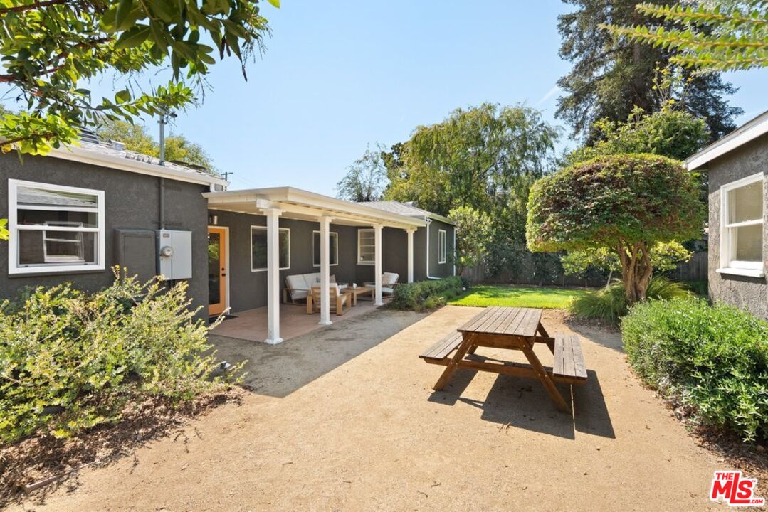 93 S Daisy Ave