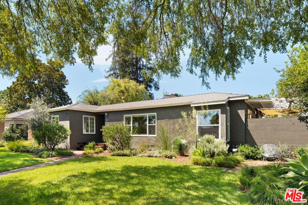 93 S Daisy Ave