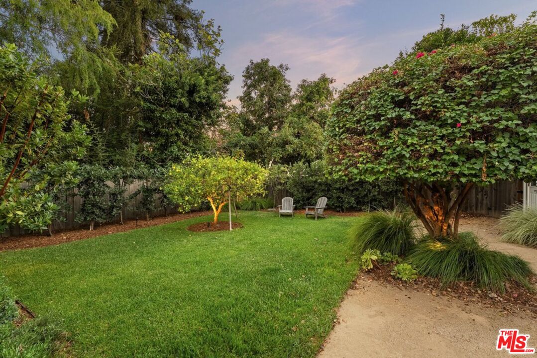 93 S Daisy Ave