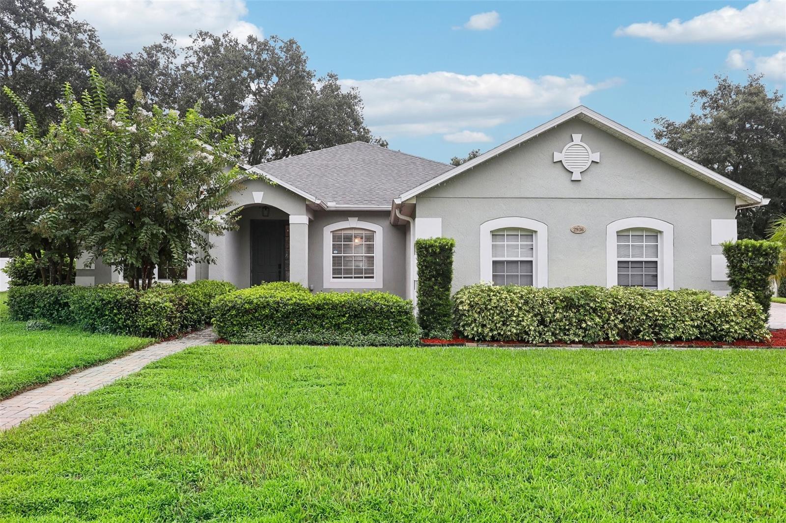 2936 CEDAR CREST DR