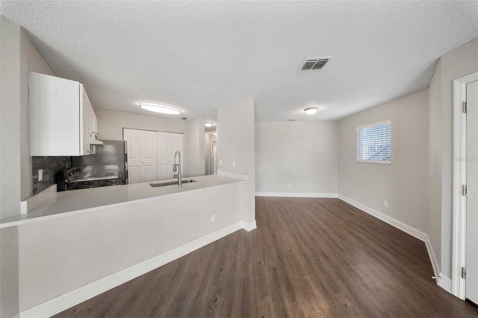 2528 WOODGATE BLVD #101